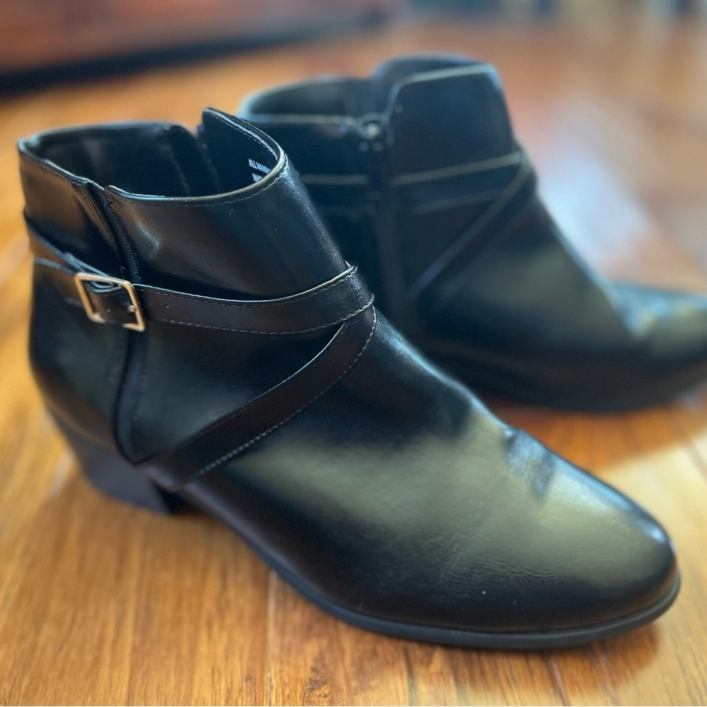 Karen Scott Women’s Ankle Booties